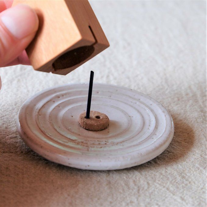 小さな木の香炉（平屋根）の商品画像