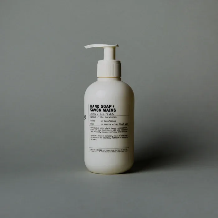 LIVING-OIL ハンドソープ PowderyWood 250mLの商品画像